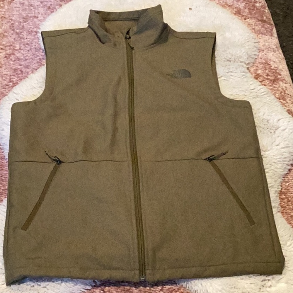 NWOT TNF Vest